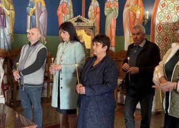 Мариета Петрова закри предизборната си кампания с водосвет в манастира “Света Марина”