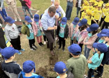 Еко инициативата “Да засадим бъдещето” облагороди двора на ДГ “Снежанка”