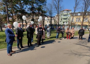 Бели балони полетяха в небето над Русе за 82 г. от спасяването на българските евреи /ВИДЕО/