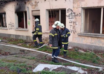 Пожарът на бул.“Скобелев“ – в постройки, обитавани от бездомни и наркомани /ВИДЕО/