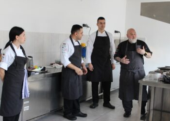 Ученици от ПГ по туризъм приготвиха деликатеси пред майстори от Culinary Arts Institute