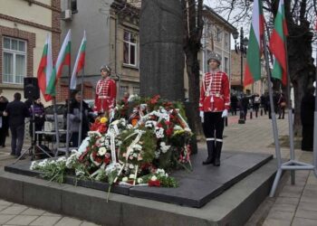 Русенци почетоха с церемония паметта на Баба Тонка