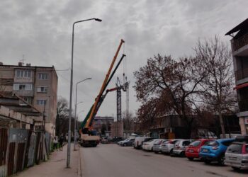Ул.“Котовск“ е затворена заради пречупената стрела на кран /ВИДЕО/