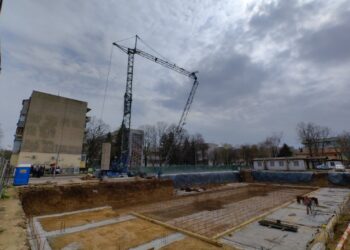 Пречупи се стрела на кран на строеж в близост до училище в Русе /ВИДЕО/