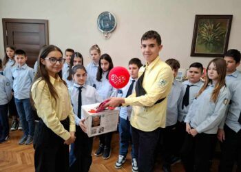 Дарителска инициатива в подкрепа на ученик от СУ „Йордан Йовков“-Русе обединява училищната общност