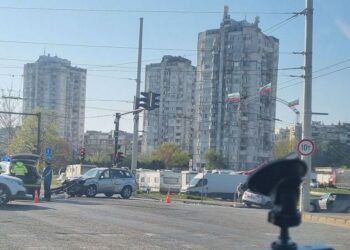 Три автомобила се сблъскаха на кръстовището в кв.“Дружба 3“ в Русе