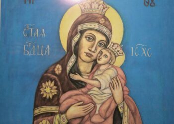 В Червена вода поставят и освещават копие на икона, рисувана от местен жител