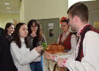 Програмата „Предизвикателства и решения в електрониката“ събра студенти от 5 държави в Русе