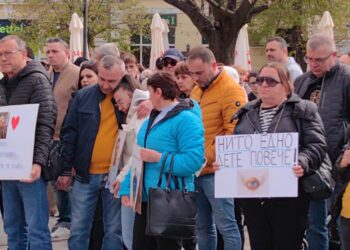 Песен за Сияна разплака русенци на протеста срещу войната по пътищата /ВИДЕО/