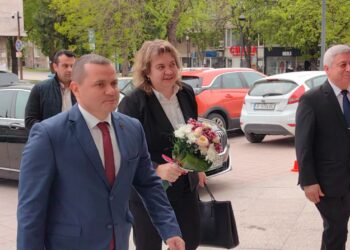 Председателят на парламента Наталия Киселова пристигна в Русе /ВИДЕО/