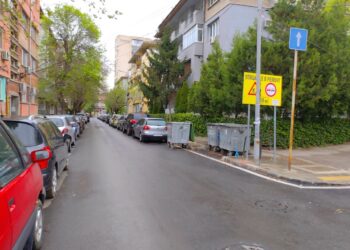 Ремонтът на ул.“Муткурова“ е на финала, полагат маркировка и укрепват дръвчетата /ВИДЕО/