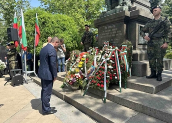 С тържествена церемония и благодарствен молебен бе отбелязан Празникът на Русе
