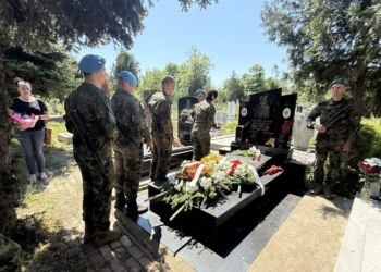 С пет военни залпа отбелязаха 20 години от гибелта на русенеца офицерски кандидат Валентин Донев в Ирак