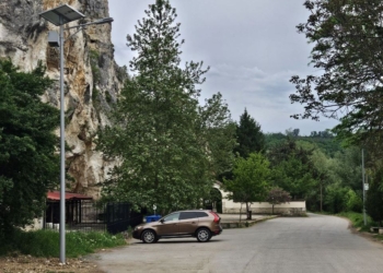 Улично осветление чрез слънчев панел е изградено към Басарбовския манастир