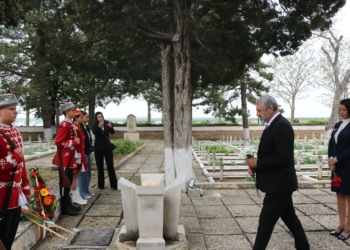 Областният управител на Русе участва в церемония за 6 май в Мемориалния комплекс край Шуменци