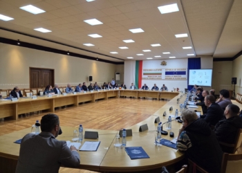 Разработват съвместен план между България и Румъния за борба с комарите по Дунава