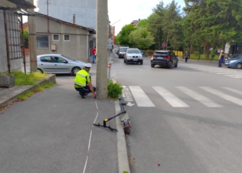 Блъснаха тротинетка, летяща с висока скорост, на пешеходна пътека в Русе /ВИДЕО/