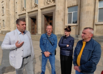 Близките на загиналите ученици от Сливо поле на протест заради бавно правосъдие /ВИДЕО/