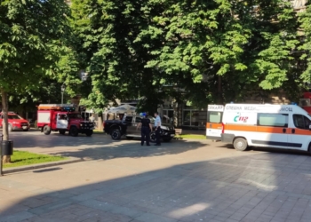 Спасителна акция в центъра на Русе заради инцидент в жилищен блок /ВИДЕО/