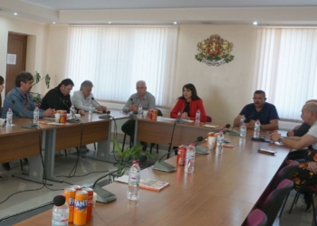 Община Две могили се зае с проблема с безстопанствените кучета