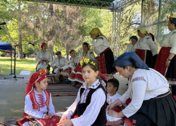 55-ото издание на „Златната гъдулка“ изпълни с фолклор Парка на младежта в Русе