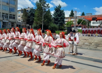 Русенският фолклорен ансамбъл „Зорница“ с три награди от Национална среща в Попово