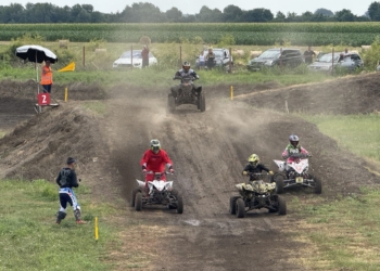 40-метрови скокове и скоростни битки завладяха  полигона Godzilla MX Track в Сандрово
