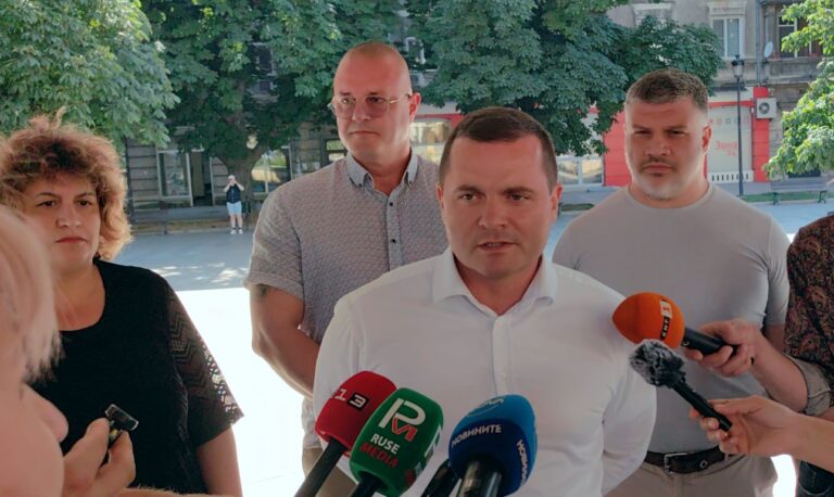След побой пред училище в Русе: Кмет, МВР и РУО реагират срещу агресията /ВИДЕО/