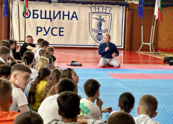 Открито срещу агресията: Кметът Пенчо Милков се срещна с над 150 деца от бойните спортове в Русе