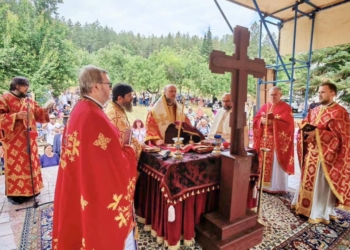 Вярващи от България и Румъния се събраха на празника на манастира в Каран Върбовка