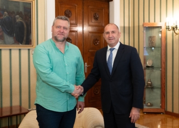 Президентът Румен Радев се срещна с русенския оперен режисьор и певец Орлин Анастасов