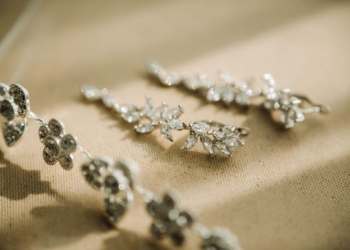 Стил, който не изневерява: Дамски обеци от медицинска стомана – модерният избор за уверени жени