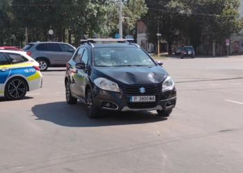 Блъснаха две момичета на пешеходна пътека в Русе, ПТП-то спря тролеите /ВИДЕО/