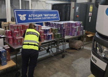 Близо 3500 електронни цигари в товарен автомобил откриха митничарите на Дунав мост
