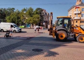 Нестандартно кръстовище в унисон с екстериора правят край Халите в Русе /ВИДЕО/