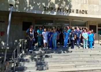 Медиците от УМБАЛ „Канев“-Русе отдадоха почит в Деня на спасението /ВИДЕО/