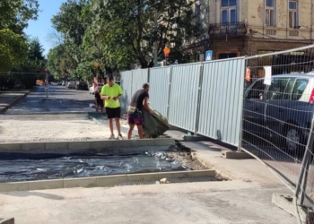 Започва полагането на павета на повдигнатото кръстовище при Халите