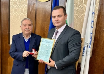 Кметът Пенчо Милков отличи изследователя Хачик Лебикян със златна значка „Русе“