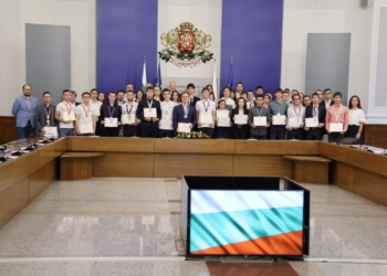 Двама ученици на МГ „Баба Тонка“ сред отличените олимпийци от премиера Росен Желязков