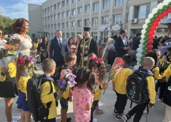 С тържества започна учебната година в училищата и детските градини в община Русе
