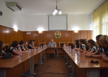 Кметът на Бяла поздрави момичетата до 13 г. за титлата по плажен хандбал