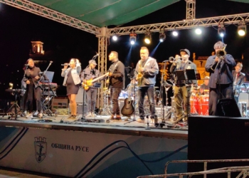 Ruse Jazz Syndicate разтърси центъра на Русе с хубав и качествен джаз /ВИДЕО/