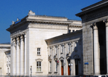 НКЖИ взема обектите на митницата на Централна жп гара в Русе