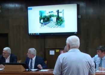 Паметният знак на Стоян Михайловски разбуни сесията в Русе, спорната чешмичка бе оттеглена