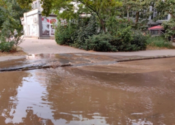 Голяма ВиК авария спира водата в кв.“Здравец“ /ВИДЕО/