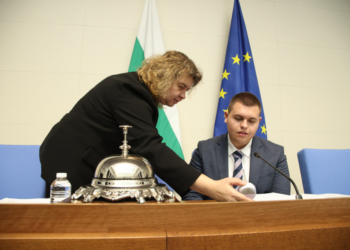 Ученик от ПГСАГ „Пеньо Пенев“-Русе стана председател на парламента за един ден