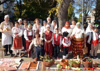 Самодейци от Обретеник и Бяла с почетни награди от възстановката „Приказки от миналото“