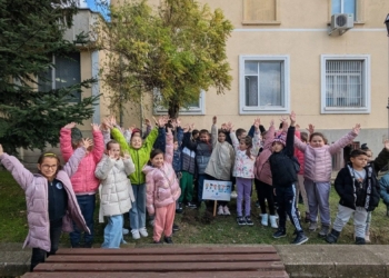 Ученици от Бяла засадиха дръвчета в кампанията „Бъди смел, бъди добър“