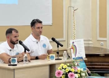 Водещи кинезитерапевти от „Медика“ представиха книга за правилната стойка