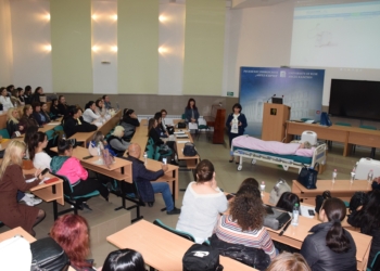 Иновативна система за къпане на лежащо болни представиха в Русенския университет
